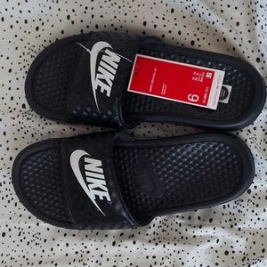 Nike Boys slides size 6